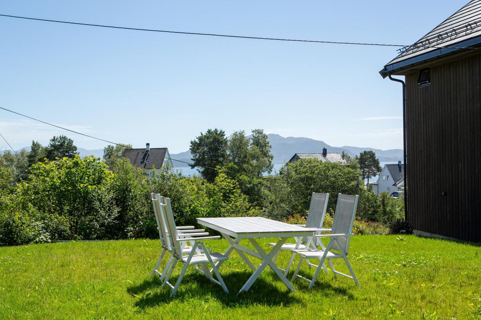 Central Sea View Villa Stord Buitenkant foto